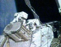 De Early Ammonia Servicer is door astronauten tijdens een ruimtewandeling van het International Space Station los gekoppeld.