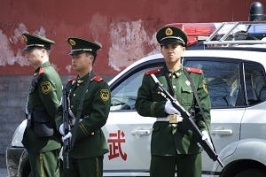 Chinese politie valt CFK-fabriek binnen
