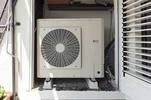 Onderzoek naar het gebruik van warmtebuizen in op luchtwarmtepompen gebaseerde radiatoren