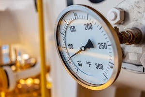 Thermodynamische analyse van energie-terugwinning bij koel- en verwarmingssystemen